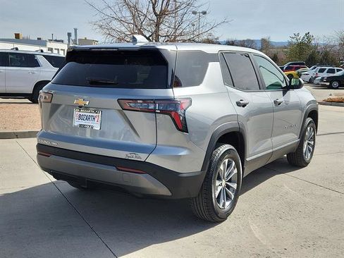 Used 2025 Chevrolet Equinox LT image 3