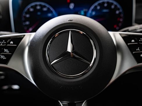 Certified 2025 Mercedes-Benz GLC 300 4MATIC image 30