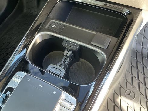 Used 2020 Mercedes-Benz GLB 250 4MATIC image 30