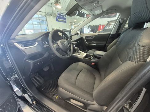 Used 2022 Toyota RAV4 LE AWD/4WD image 8