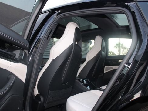 Certified 2025 Porsche Panamera image 33