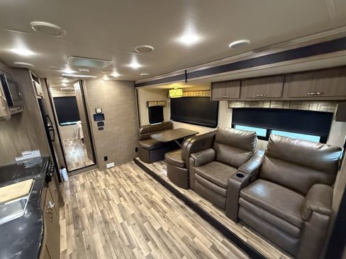 Used 2017 Ford E-450 and Econoline 450 Super Duty w/ Motorhome Prep Package RWD image 81