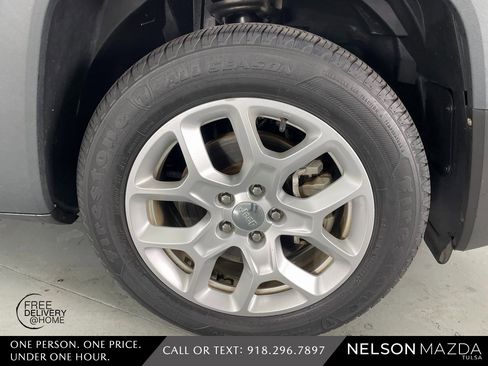 Used 2018 Jeep Renegade Latitude image 14