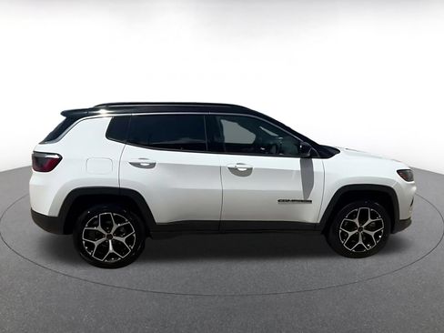 Used 2025 Jeep Compass Limited AWD/4WD image 16