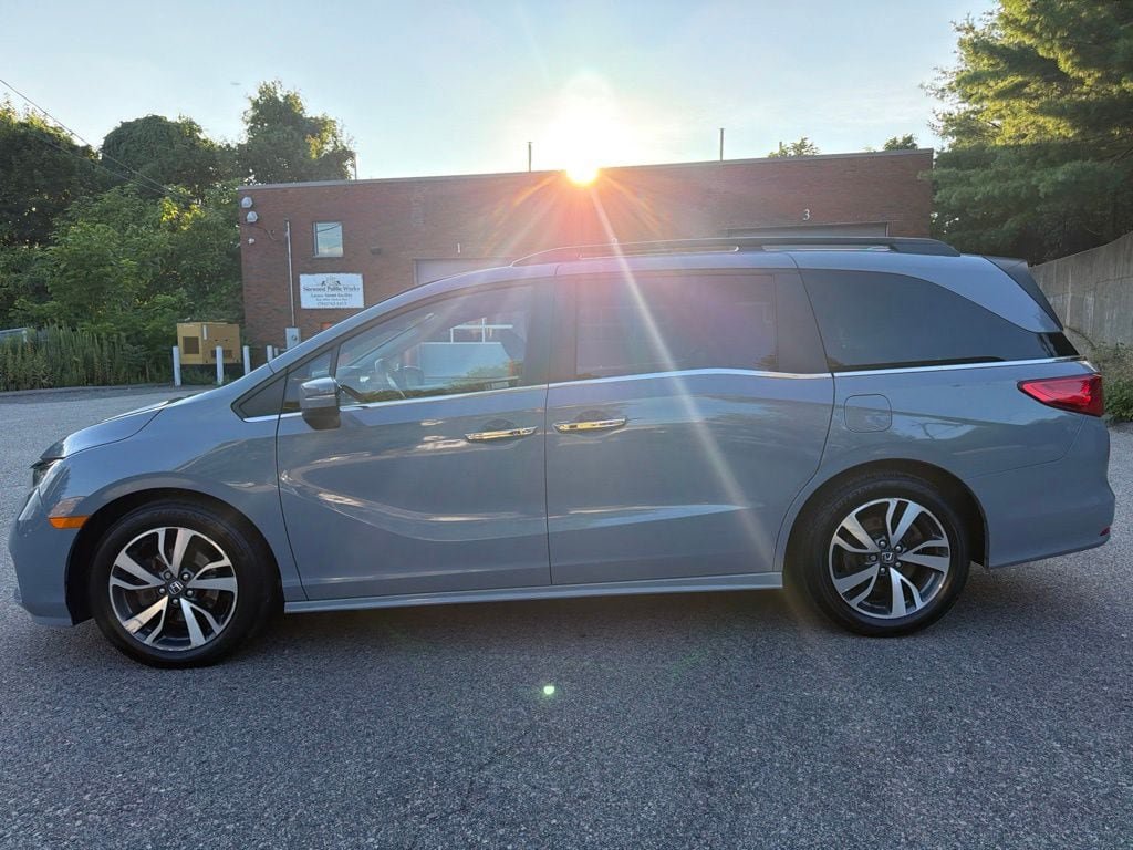 Used 2023 Honda Odyssey Touring image 3
