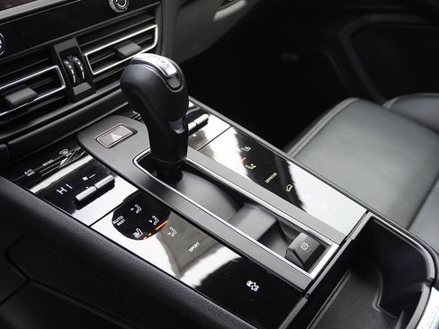 Used 2022 Porsche Macan image 57