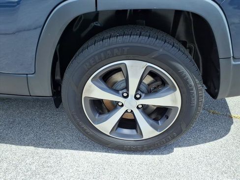 Used 2020 Jeep Cherokee Limited AWD/4WD image 8