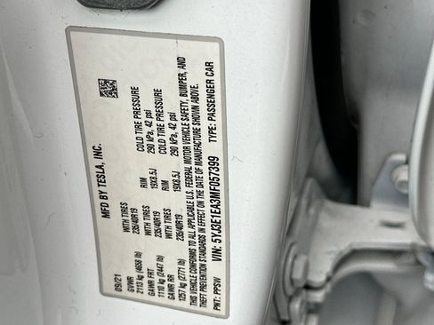 Used 2021 Tesla Model 3 Standard Range Plus image 29