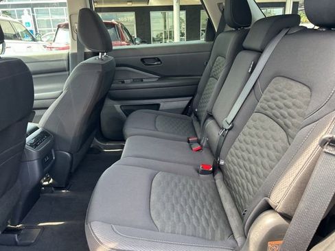 Used 2024 Nissan Pathfinder SV image 26