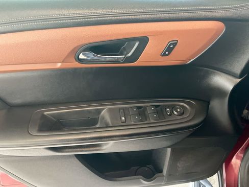Used 2015 Chevrolet Traverse LT w/ Style and Technology Package image 13