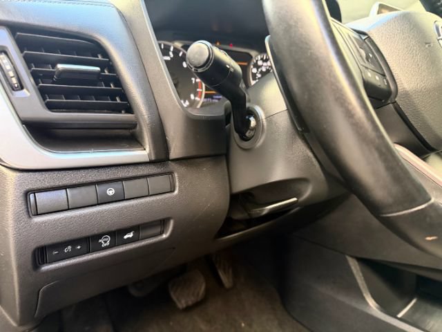 Used 2025 Nissan Rogue SV FWD image 24