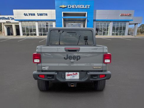 Used 2023 Jeep Gladiator Sport image 9