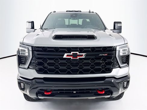 Used 2026 Chevrolet Silverado 2500 ZR2 image 2