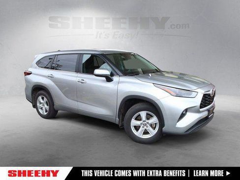 Certified 2024 Toyota Highlander LE image 1