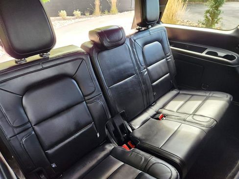 Used 2021 Lincoln Navigator Reserve w/ Luxury Package image 21