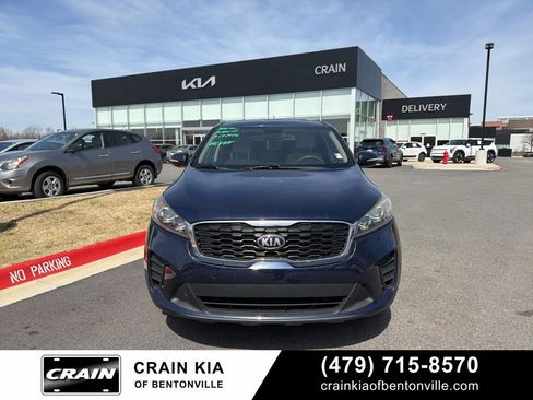 Used 2019 Kia Sorento LX image 2