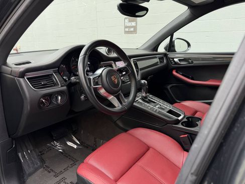 Used 2018 Porsche Macan AWD/4WD image 15