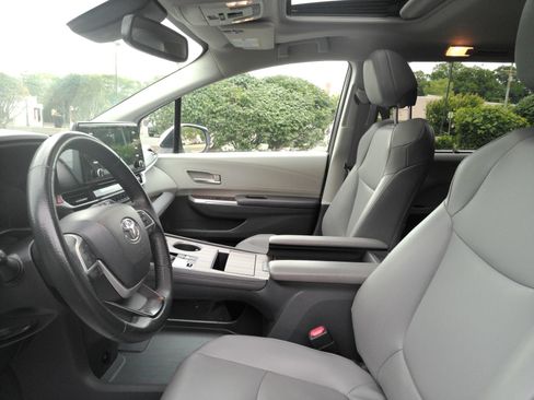 Used 2022 Toyota Sienna XLE AWD/4WD image 10