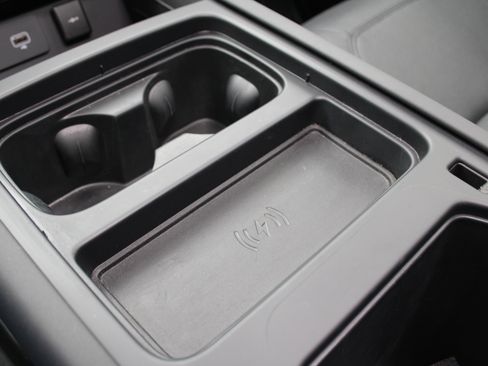 Used 2024 Land Rover Defender 110 S image 30