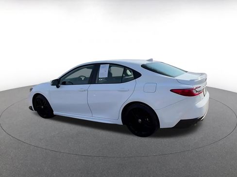 Used 2025 Toyota Camry SE image 11