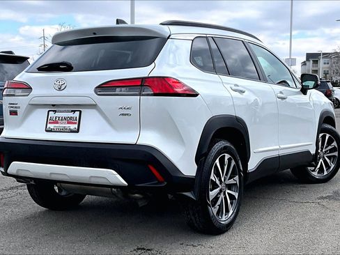 Used 2025 Toyota Corolla Cross XLE w/ Convenience Package image 12