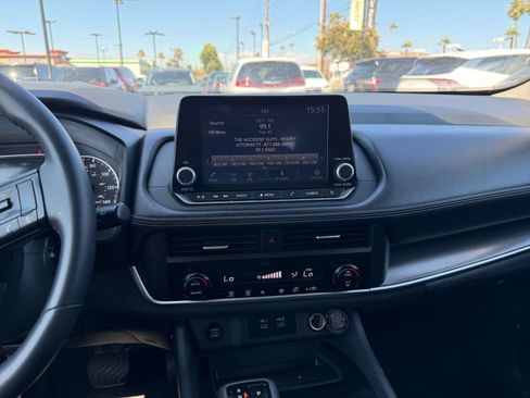 Used 2025 Nissan Rogue SV AWD/4WD image 16
