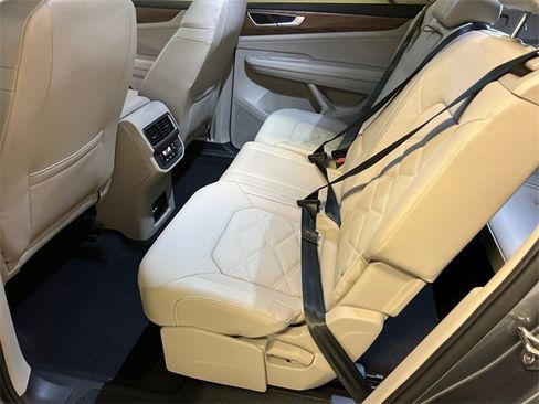 Certified 2024 Volkswagen Atlas SE image 16