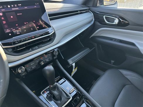 New 2026 Jeep Compass Limited image 16