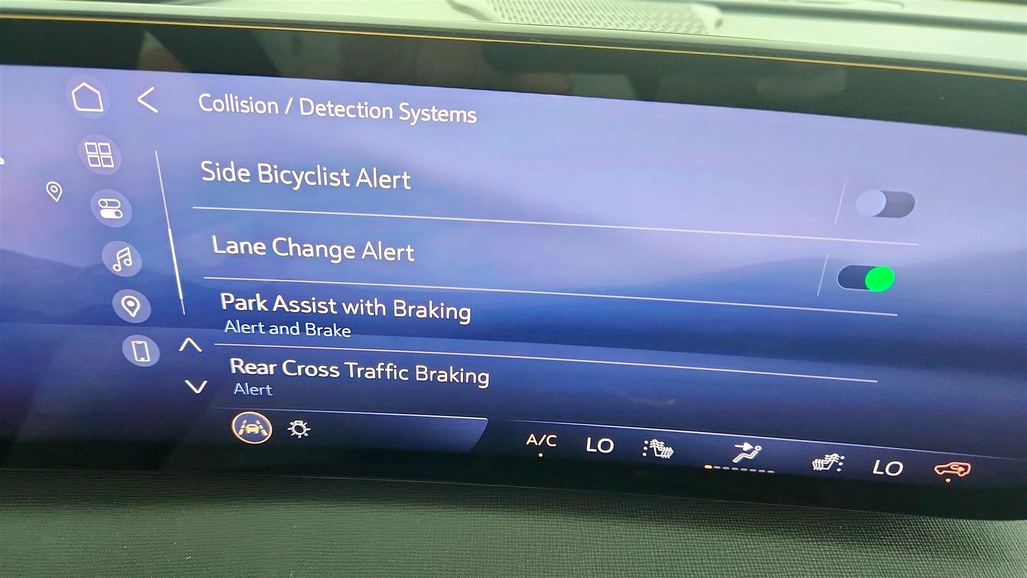 Used 2025 Buick Enclave Preferred FWD image 22