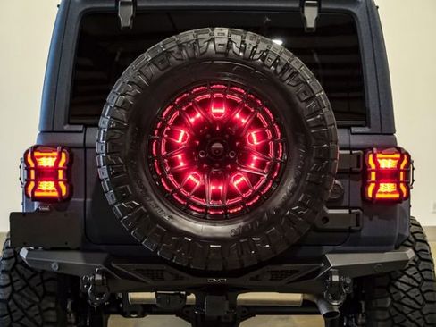 Used 2024 Jeep Wrangler Unlimited Rubicon w/ Technology Group image 11