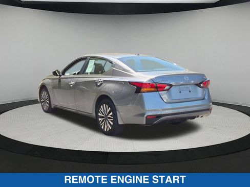Used 2024 Nissan Altima 2.5 SV AWD/4WD image 7