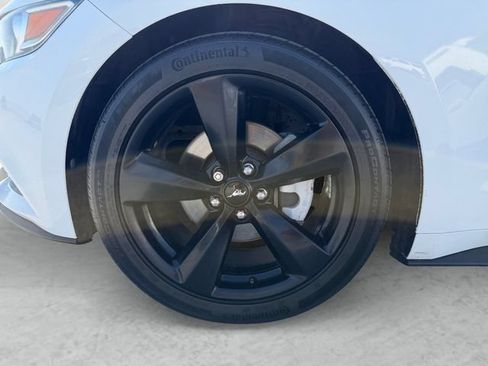 Used 2017 Ford Mustang Coupe RWD image 23