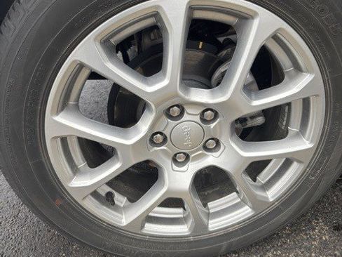 Used 2023 Jeep Compass Latitude image 8