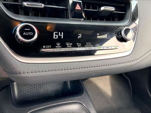 Used 2022 Toyota Corolla SE image 31