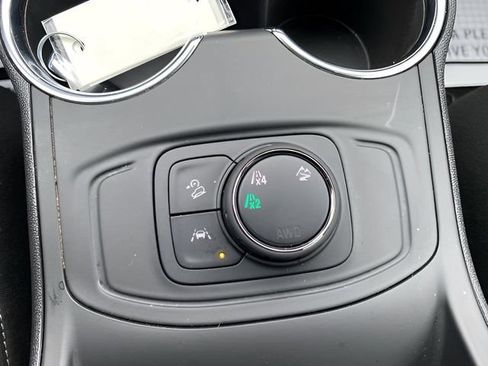 Used 2024 GMC Terrain SLE AWD/4WD image 18