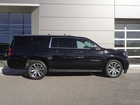 Used 2017 Chevrolet Suburban Premier image 7