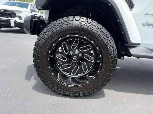 Used 2022 Jeep Wrangler Unlimited Sahara AWD/4WD image 9