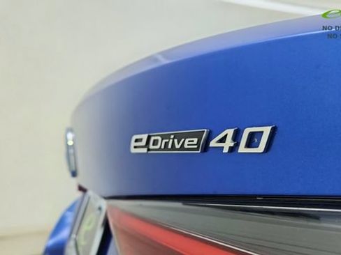 Used 2025 BMW i4 eDrive40 w/ M Sport Package RWD image 18