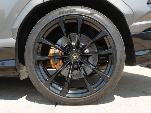 Used 2021 Lamborghini Urus AWD/4WD image 10