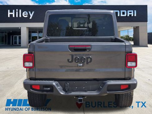 Used 2025 Jeep Gladiator Sport AWD/4WD image 7