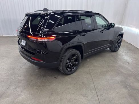 New 2025 Jeep Grand Cherokee Altitude image 26