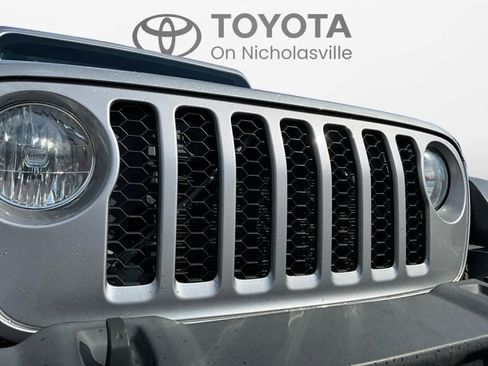 Used 2020 Jeep Gladiator Sport w/ Quick Order Package 24S image 10