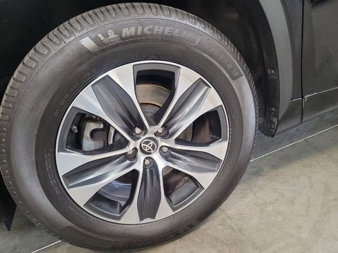 Used 2021 Toyota Highlander XLE FWD image 31