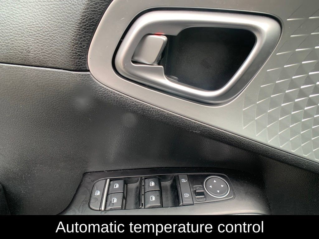 Used 2023 Kia Soul S FWD image 12