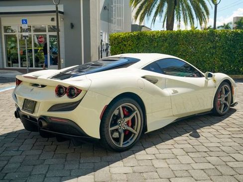 Used 2021 Ferrari F8 Tributo image 27