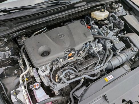 Used 2025 Toyota Camry SE image 12