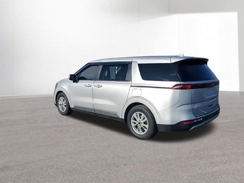 Used 2022 Kia Carnival LX image 6
