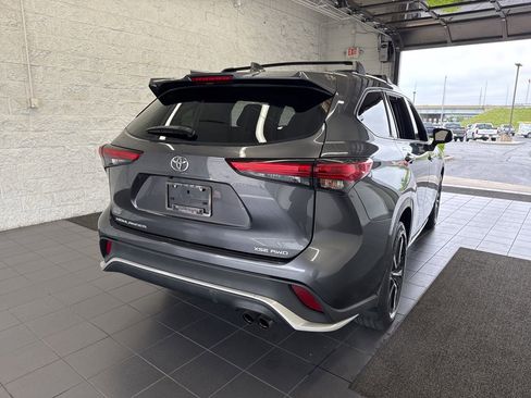 Used 2023 Toyota Highlander XSE AWD/4WD image 7