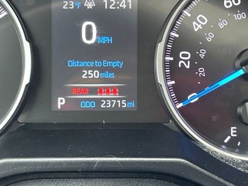 Used 2022 Toyota RAV4 SE image 16