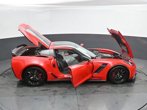 Used 2015 Chevrolet Corvette Z06 w/ 3LZ Preferred Equipment Group RWD image 45